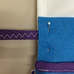 Bindeband halbiert 1 cm zwischen den Filz stecken und befestigen