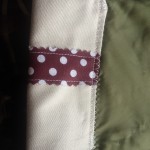 Babyschaukel Bild: Die Tunnel mit ZickZackNähten verschönern