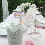 Die ganze Tischdekor zur Taufe