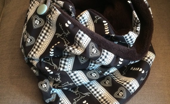 Knopfschal Dirndlmuster