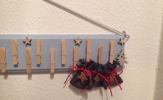 Adventskalender Schritt 5: Säckchen füllen und aufhängen