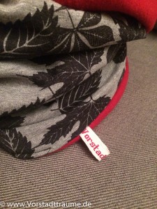 Loopschal mit den neuen Etiketten