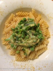 Nudeln mit Erbsen-Lauch Curry