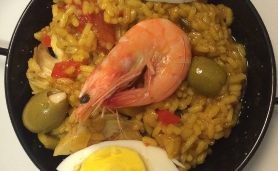 Vegetarische Paella mit Gambas