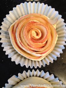 Apfelblätterteig Rosen vor dem Backen