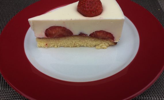 Erdbeer Panna Cotta Torte