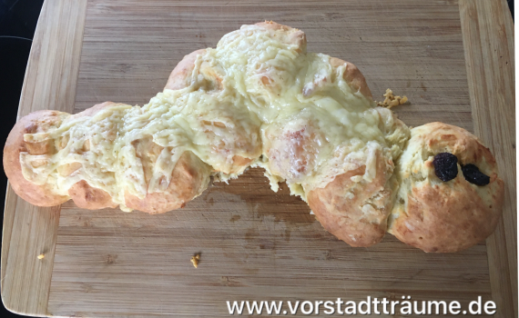 Raupe aus Quark Ölteig
