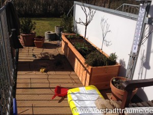 Mein fertig bepflanztes Pflanzgefäß aus Holz gebaut