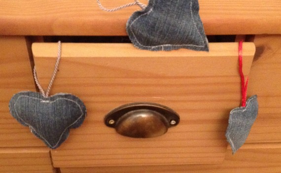 Geschenkanhänger aus Jeansstoff
