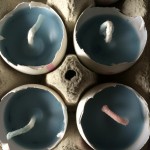 Mit Wachs gefüllte Eierschalen